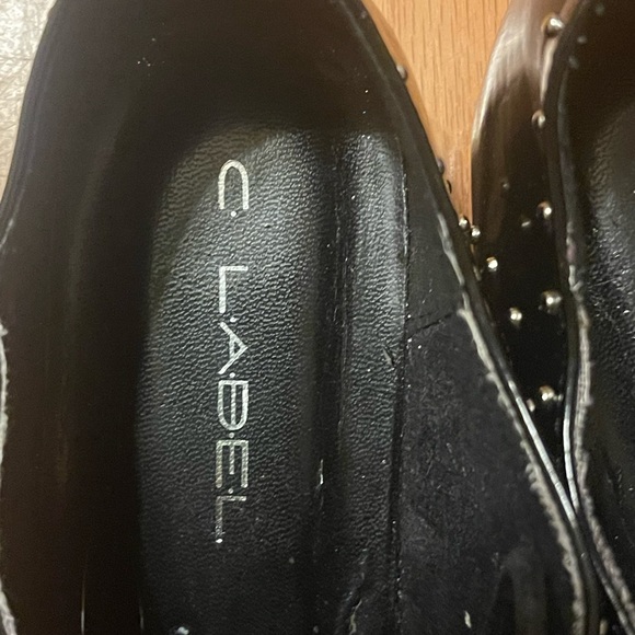 Ladies black shoes with silver studs size 8.5. Only wore once - Picture 3 of 4